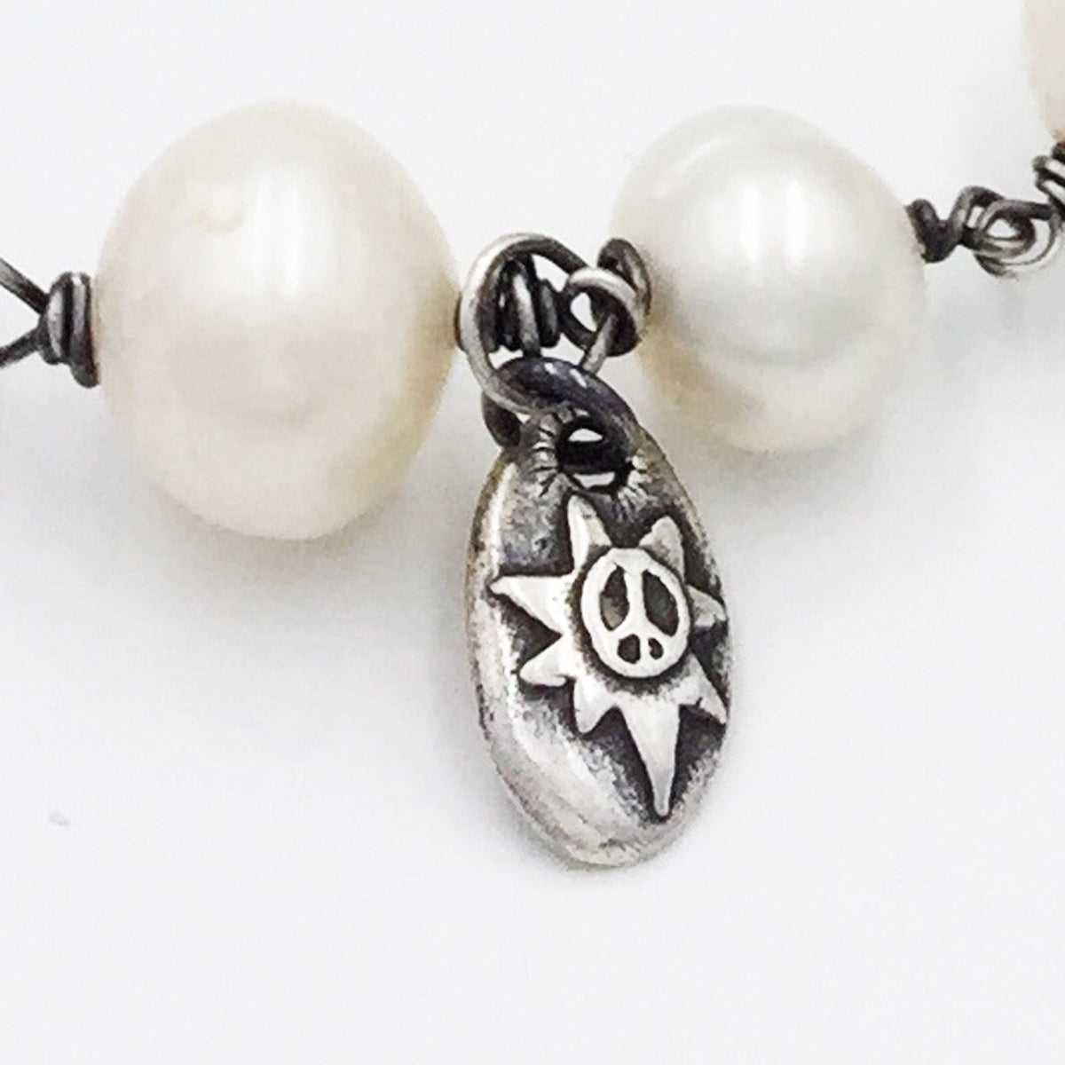 Pearl with peace sign bracelet